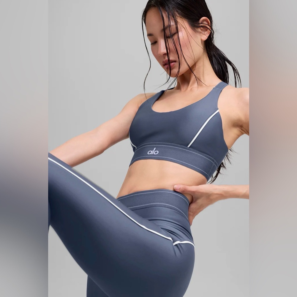245.  Alo Airlift Suit Up Bra